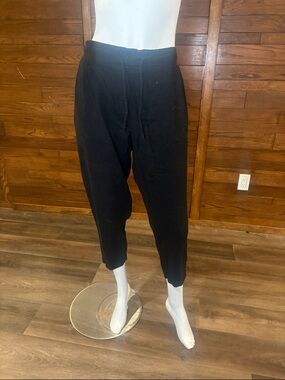 Women's Black Cropped Drawstring Capris